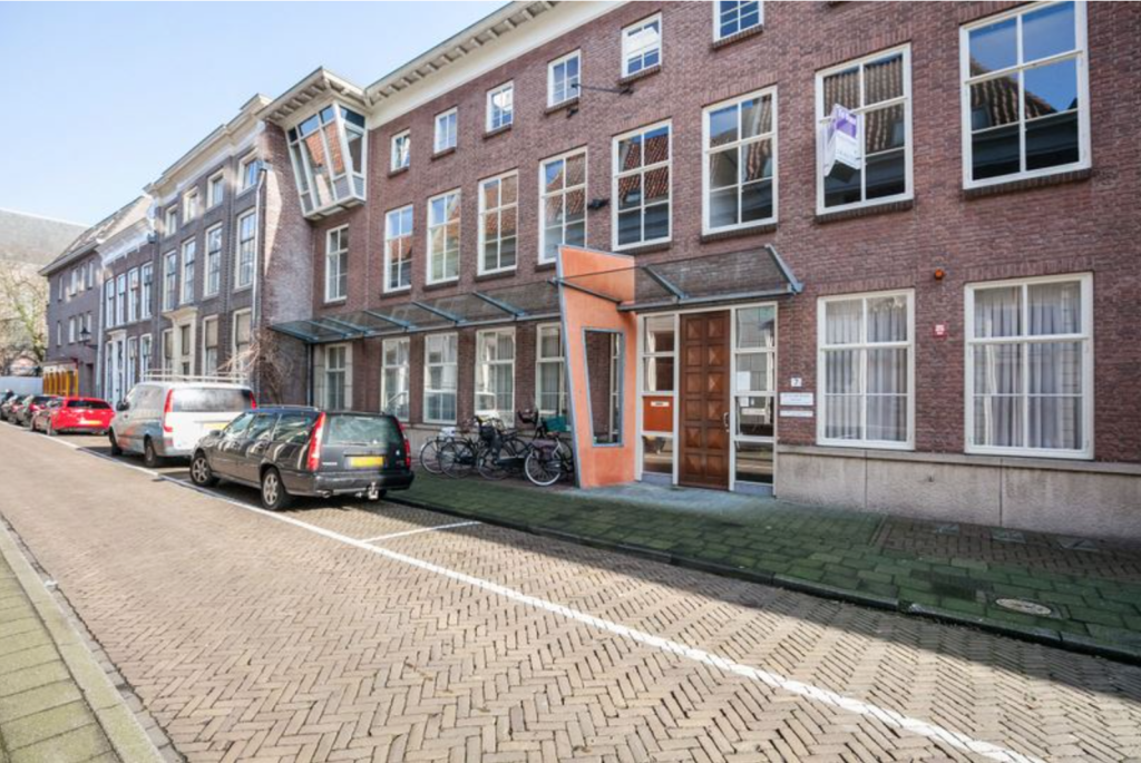 Voorkant praktijk Bloemendalstraat 7
